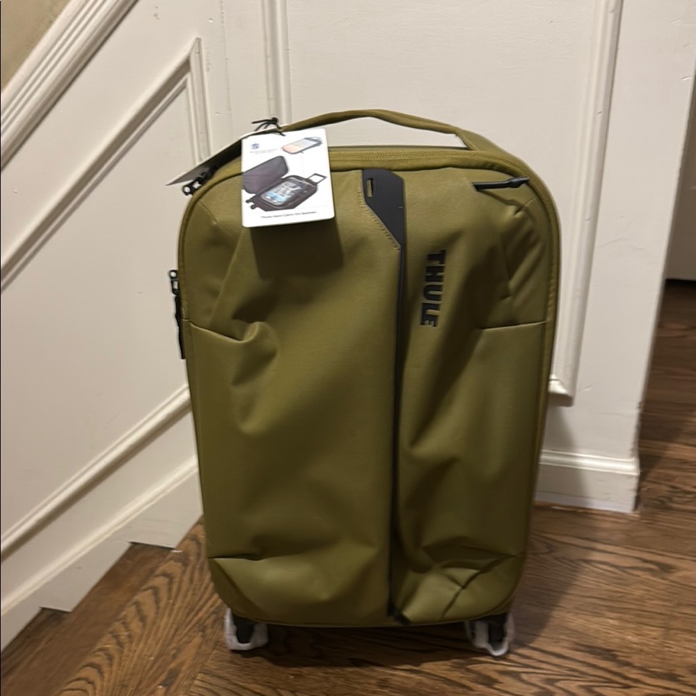 Thule Green Travel Luggage Bag with Wheels
